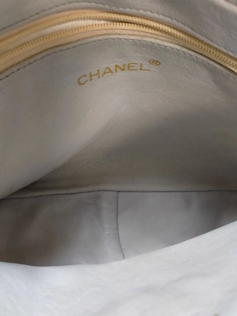 544746CR T6 Chanel Crossbody Bag White Lambskin - Picture 9 of 13